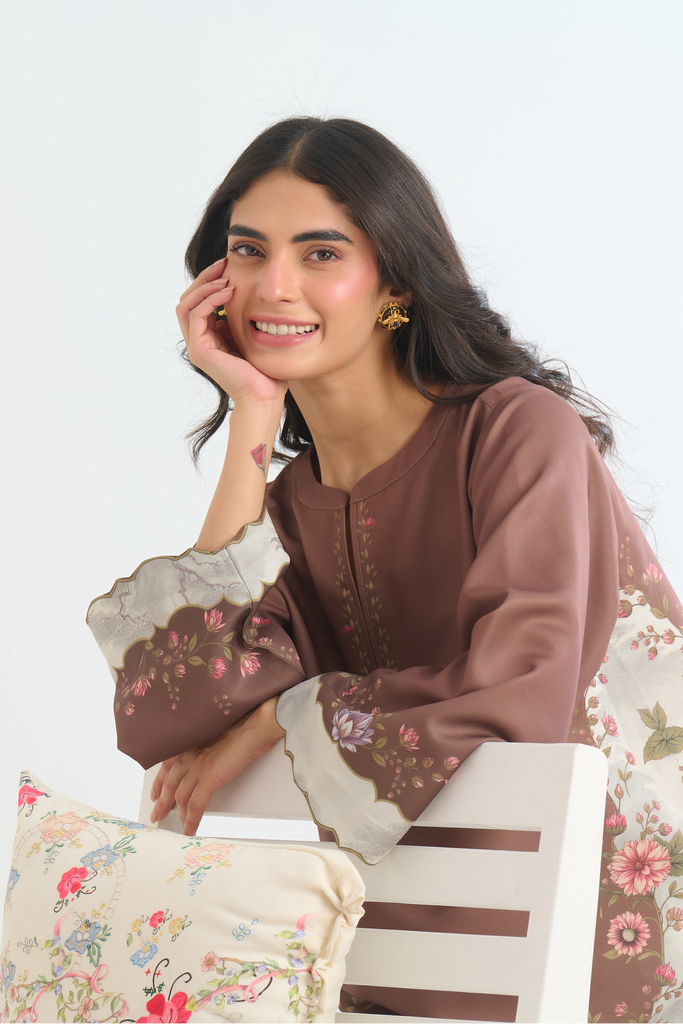 Two Piece Suit: A Modern Essential for Women’s Fashion in Pakistan