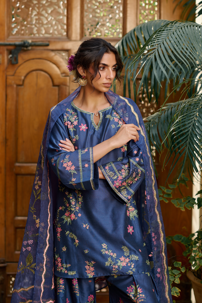 Zink Color Dress – A Modern Statement in Women’s Pret Wear