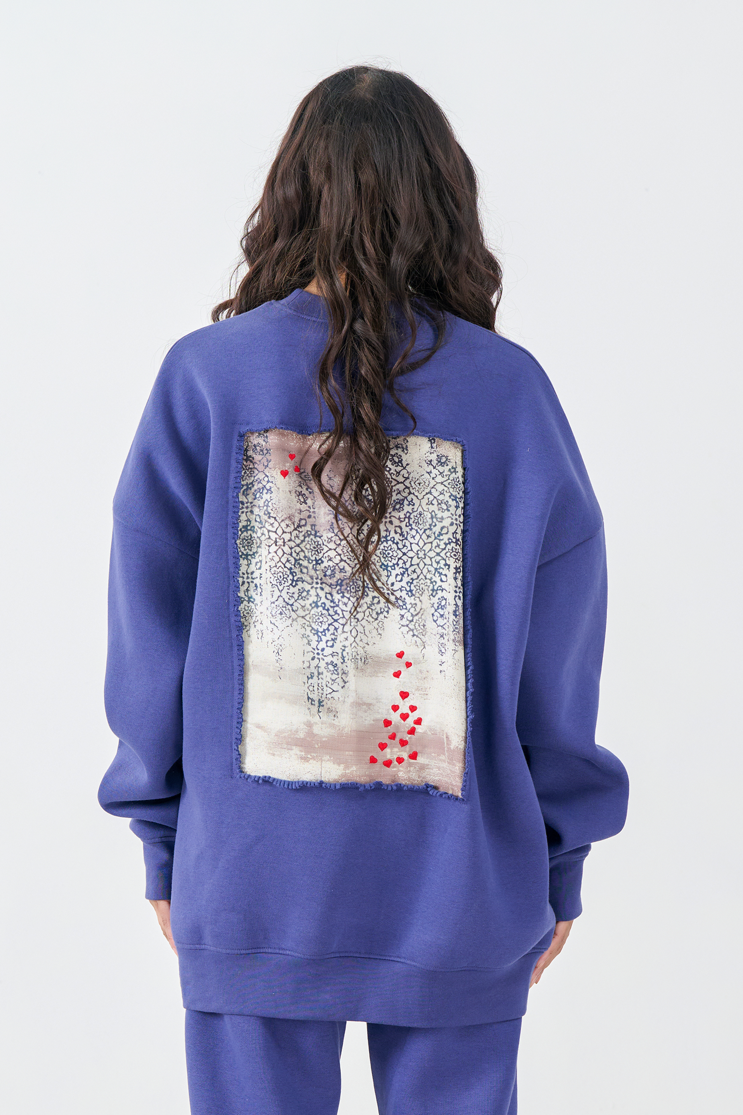 Cozy Fleece Sweatshirt with Art Patch (Deep Blue)